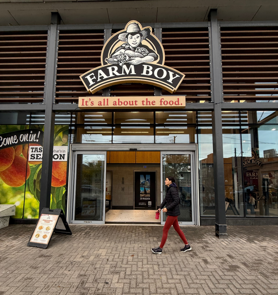 the entrance to a grocery store